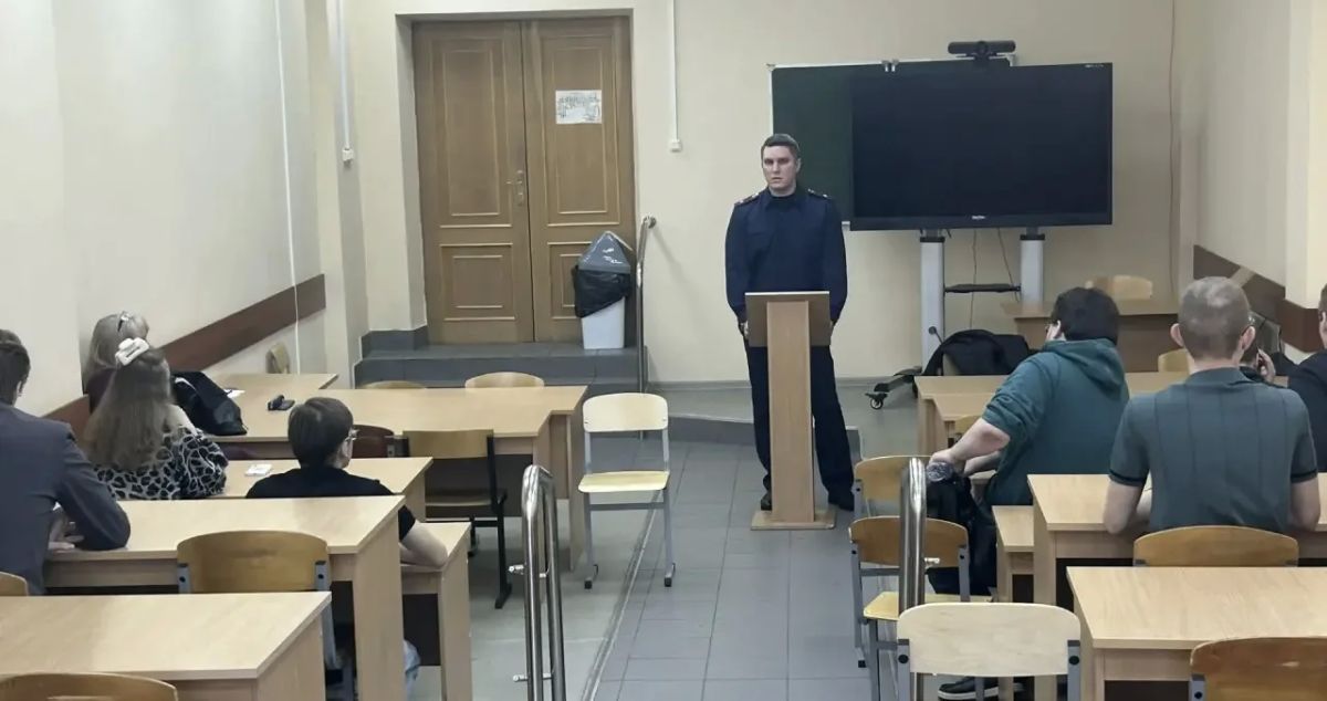 Сотрудник ГСУ СК России по городу Санкт-Петербургу провёл профориентационную встречу со студентами