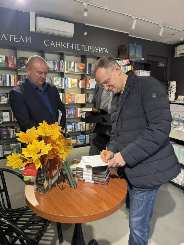 Владимир Мединский: Внимательно изучил «Книжную лавку писателей» в СПб Владимир Мединский: Внимательно изучил «Книжную лавку писателей» в СПб