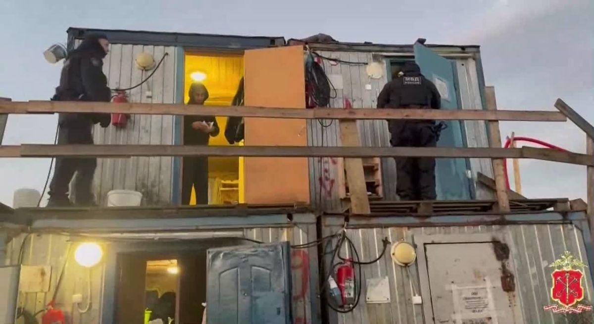 Полиция провела рейд на стройках в Приморском районе