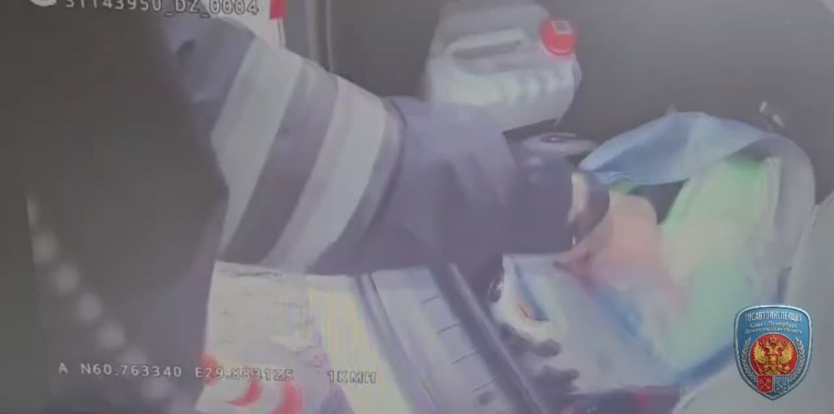 В Приозерском районе инспекторы ДПС оказали помощь попавшим в серьезное ДТП