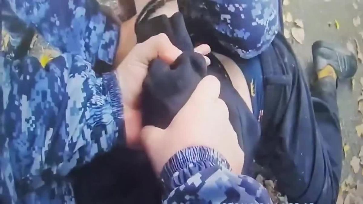 В троллейбусе Петербурга задержали хулигана с молотком и огнетушителем