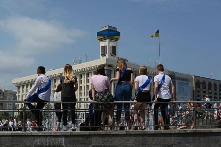 «Я что, в Москве? Всех на боевое задание!»: нацист-ВСУшник пожаловался на засилье русского языка в тылу «Я что, в Москве? Всех на боевое задание!»: нацист-ВСУшник пожаловался на засилье русского языка в тылу