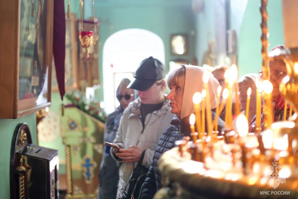 Семьи сотрудников #МЧС_Петербурга, погибших при исполнении служебных обязанностей, посетили Великий Новгород и область Семьи сотрудников #МЧС_Петербурга, погибших при исполнении служебных обязанностей, посетили Великий Новгород и область