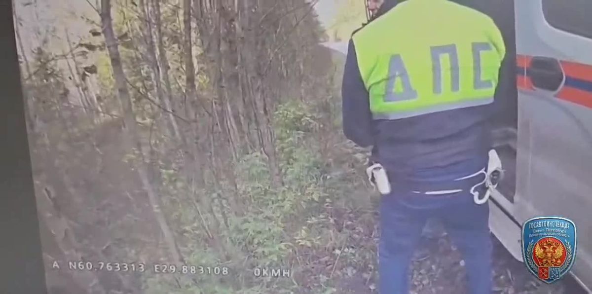 Инспекторы ДПС оказали помощь пострадавшим в ДТП в Приозерском районе