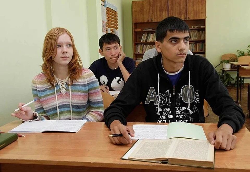 ЭКСКЛЮЗИВ.
.
Как уменьшить число детей-мигрантов в русских школах: Есть два простых решения
Доктор политических наук, руководитель отдела миграционной политики Института Царьград Михаил Бурда обратил внимание, что...