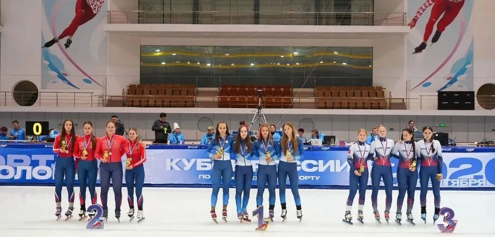 Сезон в шорт-треке стартовал с первого этапа Кубка России в подмосковной Коломне Петербургские конькобежцы традиционно - среди лидеров
