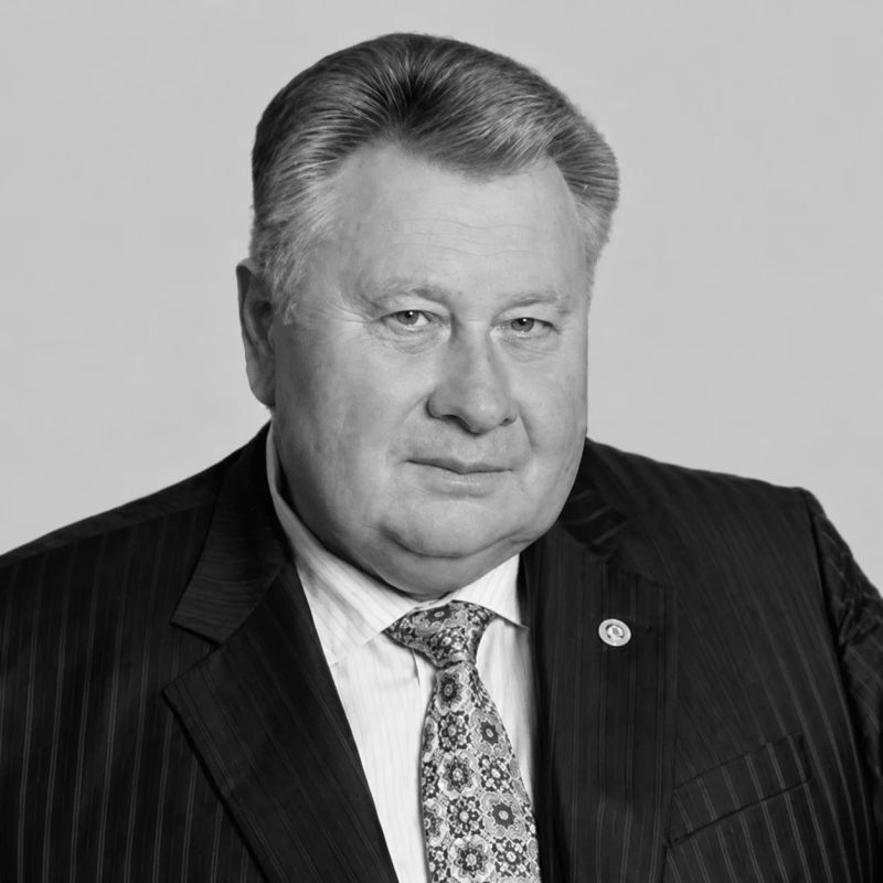 Командование и личный состав Северо-Западного округа Росгвардии выражают соболезнование родным и близким скончавшегося 7 октября 2026 года профессора кафедры теории и методики непрерывного профессионального образования...