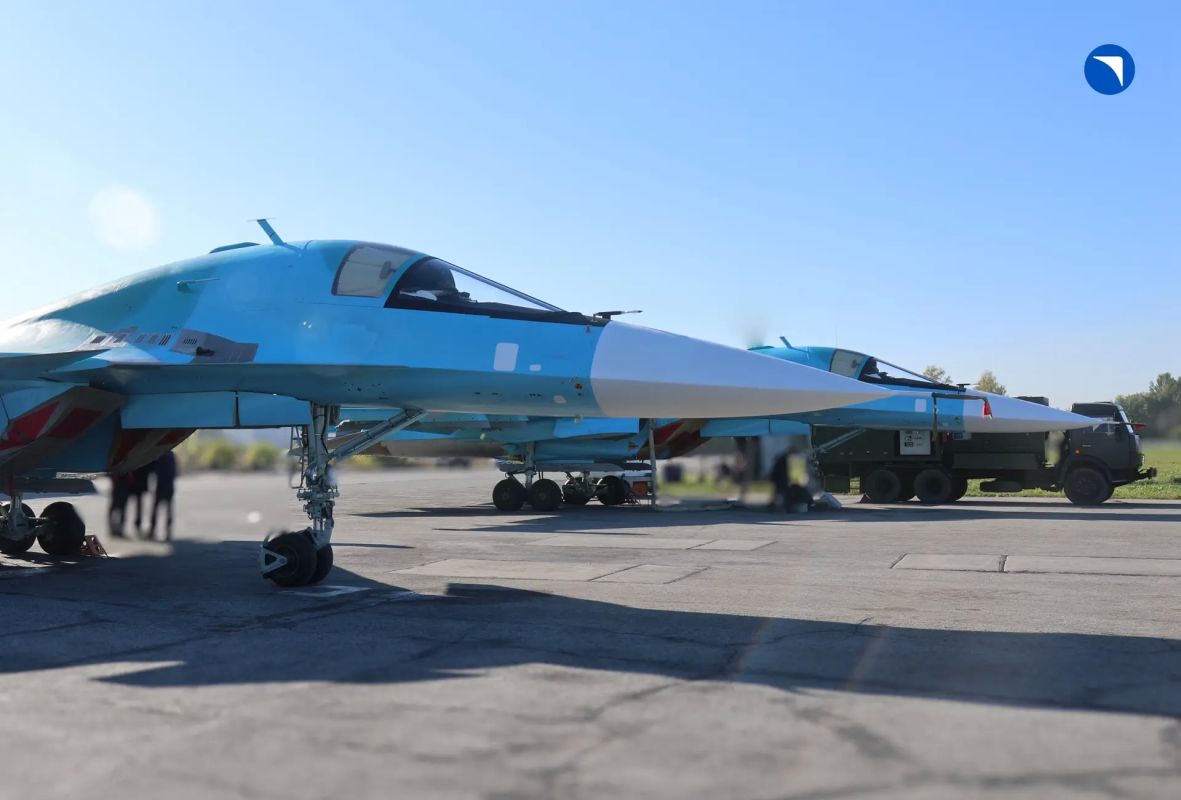 ОАК Госкорпорации Ростех в рамках гособоронзаказа изготовила и передала Минобороны России партию истребителей-бомбардировщиков Су-34 ОАК Госкорпорации Ростех в рамках гособоронзаказа изготовила и передала Минобороны России партию истребителей-бомбардировщиков Су-34