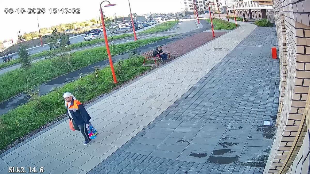 Трагедия чуть не произошла в Ломоносовском районе Ленобласти: рухнувшая с девятого этажа конструкция чудом не зацепила двух человек