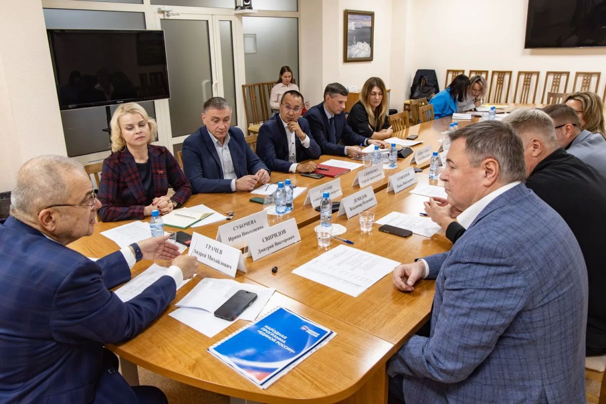 В рамках первой региональной недели депутатов Государственной Думы провёл в Красноярске рабочую встречу с комитетом по развитию Арктики и делам коренных малочисленных народов Законодательного Собрания края В рамках первой региональной недели депутатов Государственной Думы провёл в Красноярске рабочую встречу с комитетом по развитию Арктики и делам коренных малочисленных народов Законодательного Собрания края