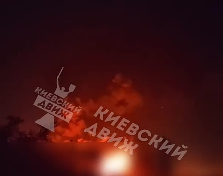 Андрей Медведев: Этой ночью кто-то ударил по украинской инфраструктуре ракетами и дронами