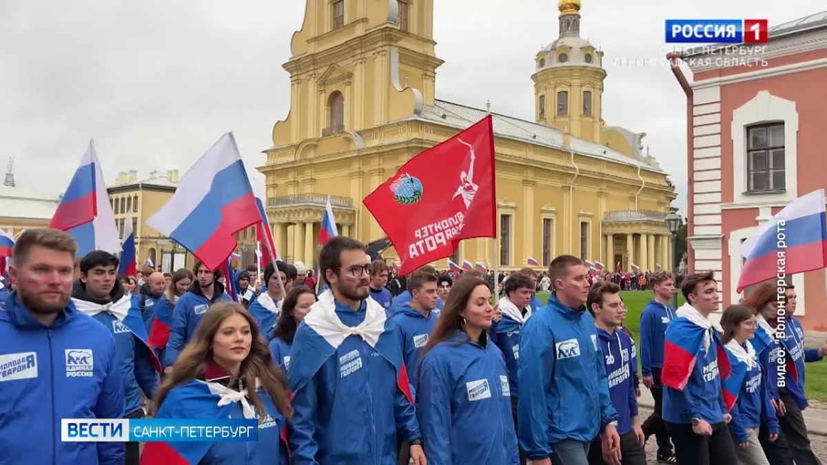 Молодёжь Петербурга поздравила Президента России с днём рождения