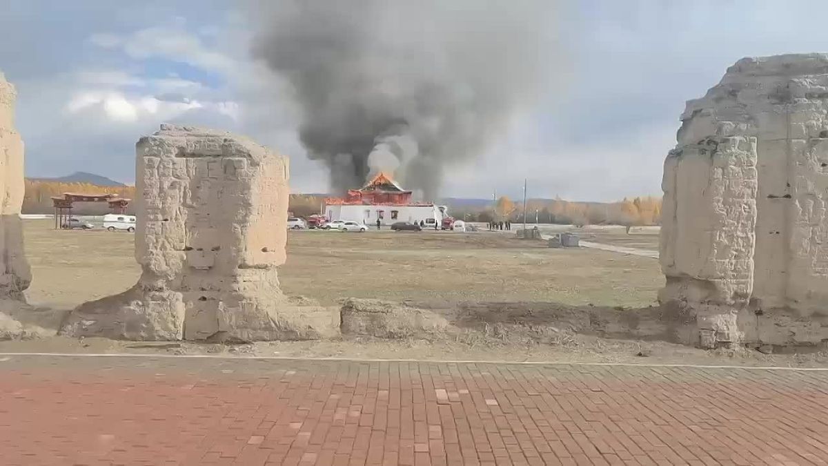 Мощный пожар почти уничтожил буддийский монастырь «Устуу-Хурээ» в Тыве