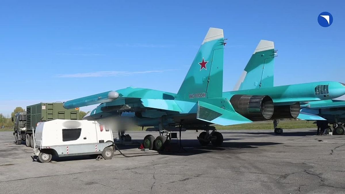 ОАК Госкорпорации Ростех в рамках гособоронзаказа изготовила и передала Минобороны России партию истребителей-бомбардировщиков Су-34