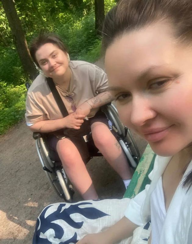 «От коммунальщиков выплат не было»: Обездвиженная 24-летняя петербурженка потратила 1,5 млн рублей на лечение после падения глыбы льда