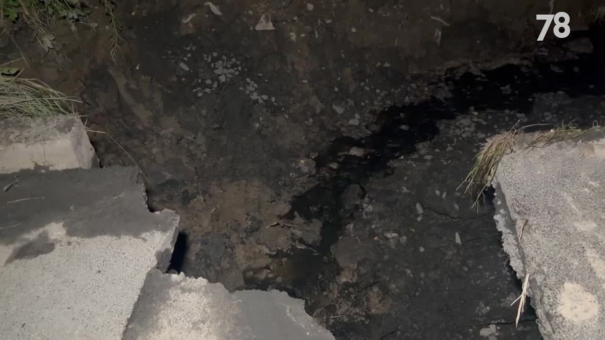 Мазутом залили отстойники и реку в Петро-Славянке