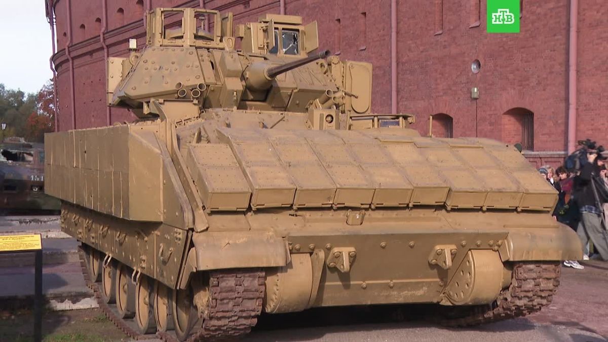 В Военно-историческом музее артиллерии, инженерных войск и войск связи теперь можно посмотреть на БМП Bradley, гаубицу М777, а также другие иностранные боевые машины
