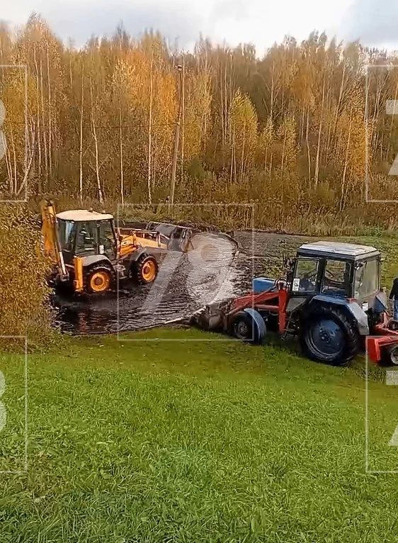 Мазутом залили отстойники и реку в Петро-Славянке Мазутом залили отстойники и реку в Петро-Славянке