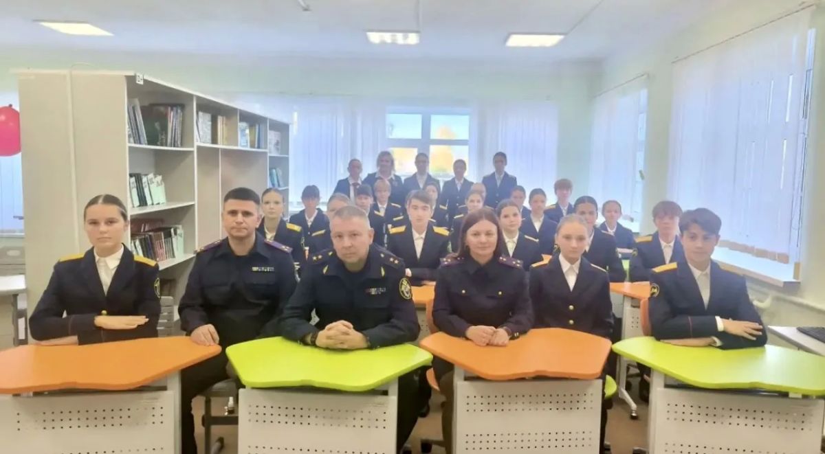 В школе прошла встреча кадетов с руководителем ГСУ СК России по городу Санкт-Петербургу В школе прошла встреча кадетов с руководителем ГСУ СК России по городу Санкт-Петербургу