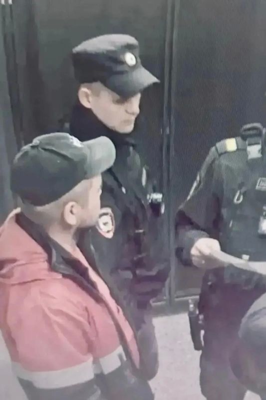 Извращенца, который приставал к несовершеннолетней девочке, задержали на станции метро «Проспект Славы»