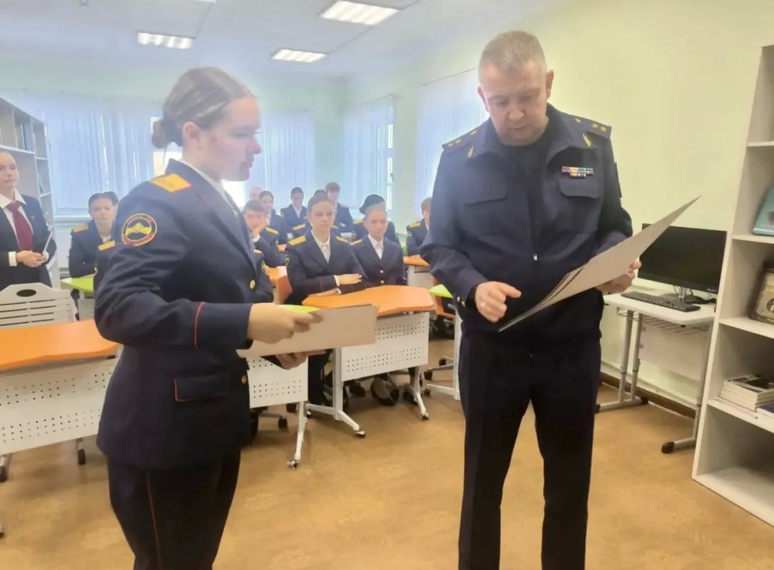 В школе прошла встреча кадетов с руководителем ГСУ СК России по городу Санкт-Петербургу В школе прошла встреча кадетов с руководителем ГСУ СК России по городу Санкт-Петербургу