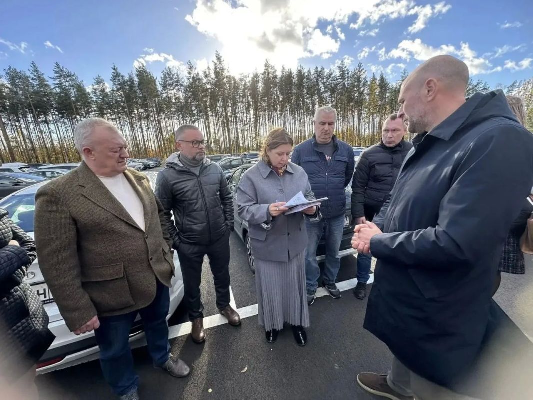 Выездное совещание о работе парковки прошло вблизи онкокластера в Песочном Выездное совещание о работе парковки прошло вблизи онкокластера в Песочном