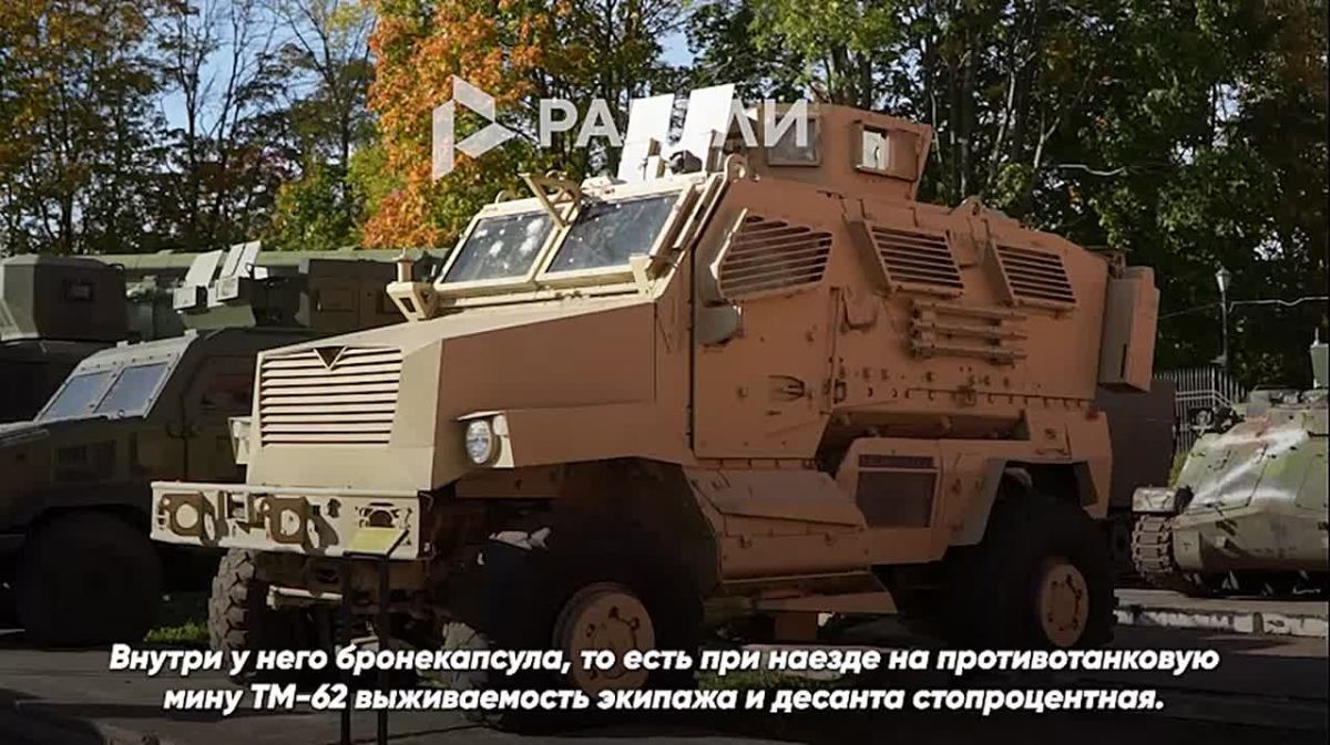 Выставка трофейной техники с СВО открылась в Военно-историческом музее Санкт-Петербурга: «звездные» экспонаты — американская БПМ «Брэдли», гаубица М777 и канадский броневик Roshel Senator