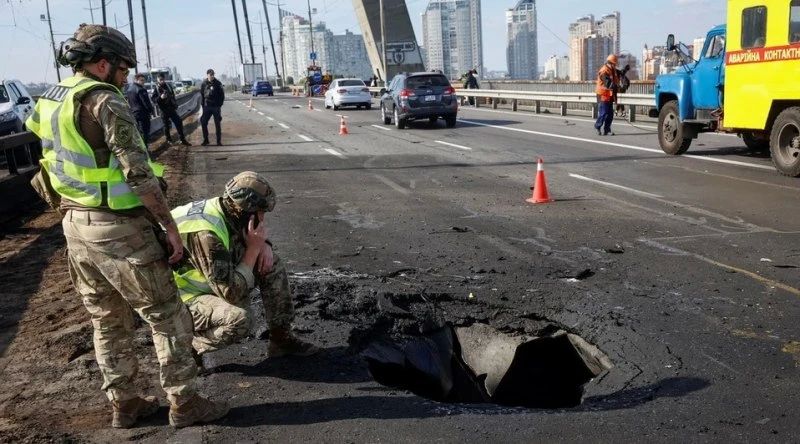 «Это создаст критическую ситуацию»: укро-военкор обеспокоен участью мостов через Днепр «Это создаст критическую ситуацию»: укро-военкор обеспокоен участью мостов через Днепр