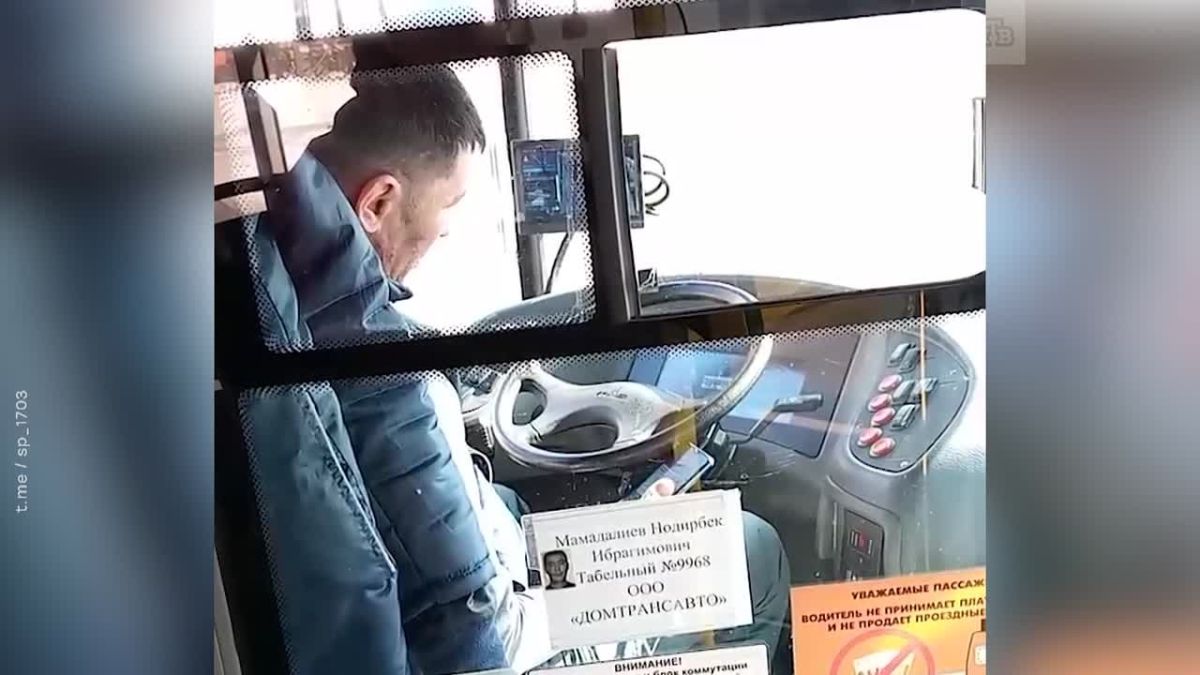 В Смольном решили усилить контроль за водителями общественного транспорта после проверок, которые показали, что зачастую шоферы пользуются мобильными телефонами прямо во время поездок