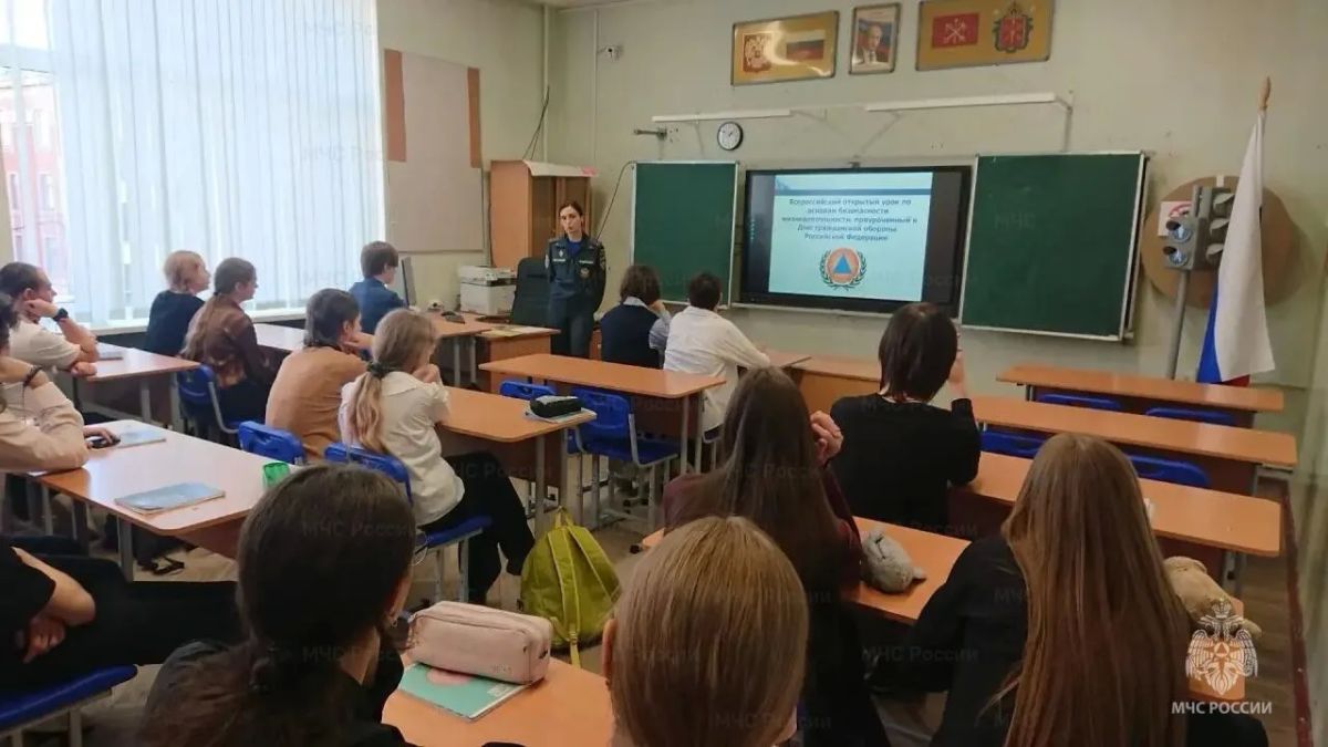 Специалисты #МЧС_Петербурга рассказали детям о гражданской обороне Специалисты #МЧС_Петербурга рассказали детям о гражданской обороне