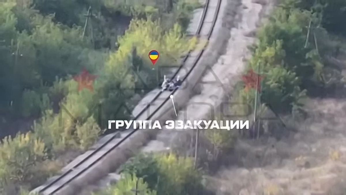 Два майора: Купянское направление. Во время эвакуации мирных жителей из Купянска-Узлового над группой гражданских кружил дрон ВСУ на оптоволоконном управлении