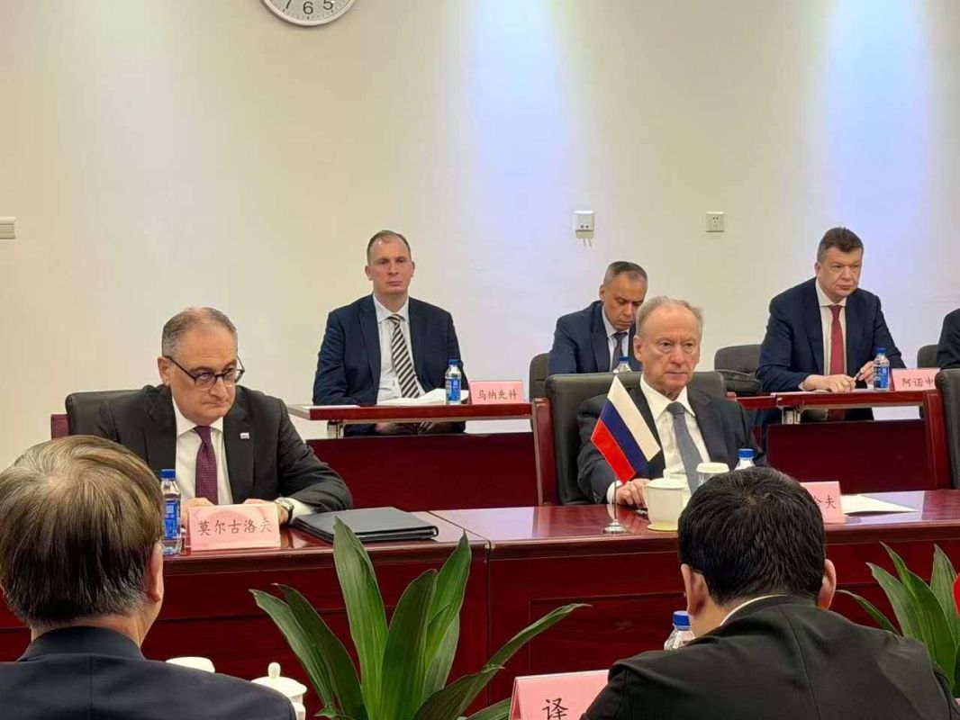 Николай Патрушев провел встречу с заместителем Министра промышленности и информатизации КНР Кэ Цзисинем Николай Патрушев провел встречу с заместителем Министра промышленности и информатизации КНР Кэ Цзисинем