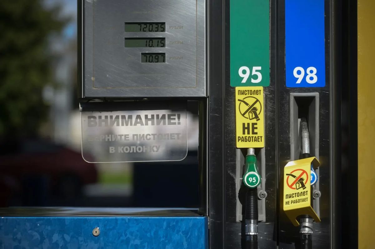 Цена бензина АИ-98 в Петербурге превысила 100 рублей