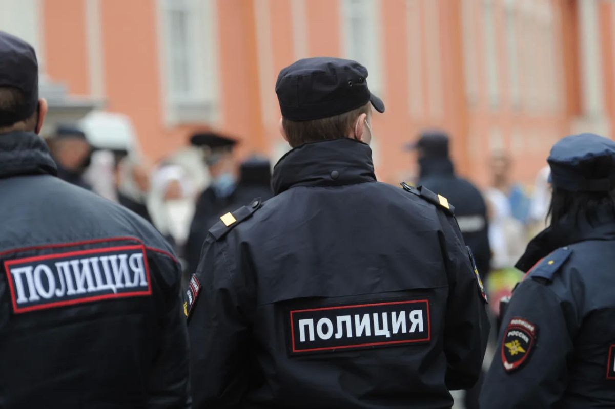 Двух мужчин задержали за похищение петербуржца и вымогательство