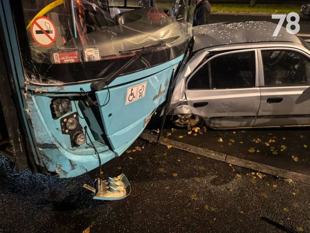 Водитель автобуса устроил массовую аварию на улице Седова Водитель автобуса устроил массовую аварию на улице Седова