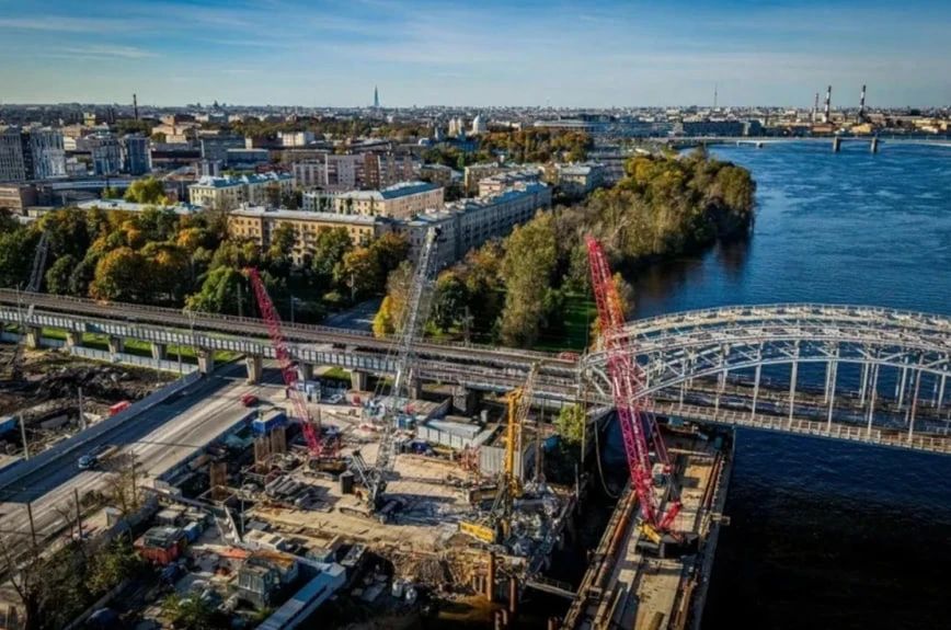 Временный мост для ШМСД начали возводить через Неву