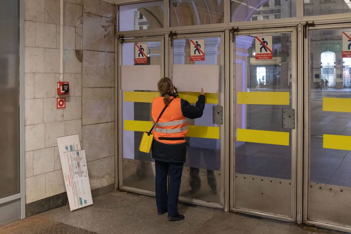 В ночь с 11 на 12 октября 2026 года в наклонном ходе пересадочного узла «Невский проспект» — «Гостиный двор» прошли плановые технико-тактические учения В ночь с 11 на 12 октября 2026 года в наклонном ходе пересадочного узла «Невский проспект» — «Гостиный двор» прошли плановые технико-тактические учения