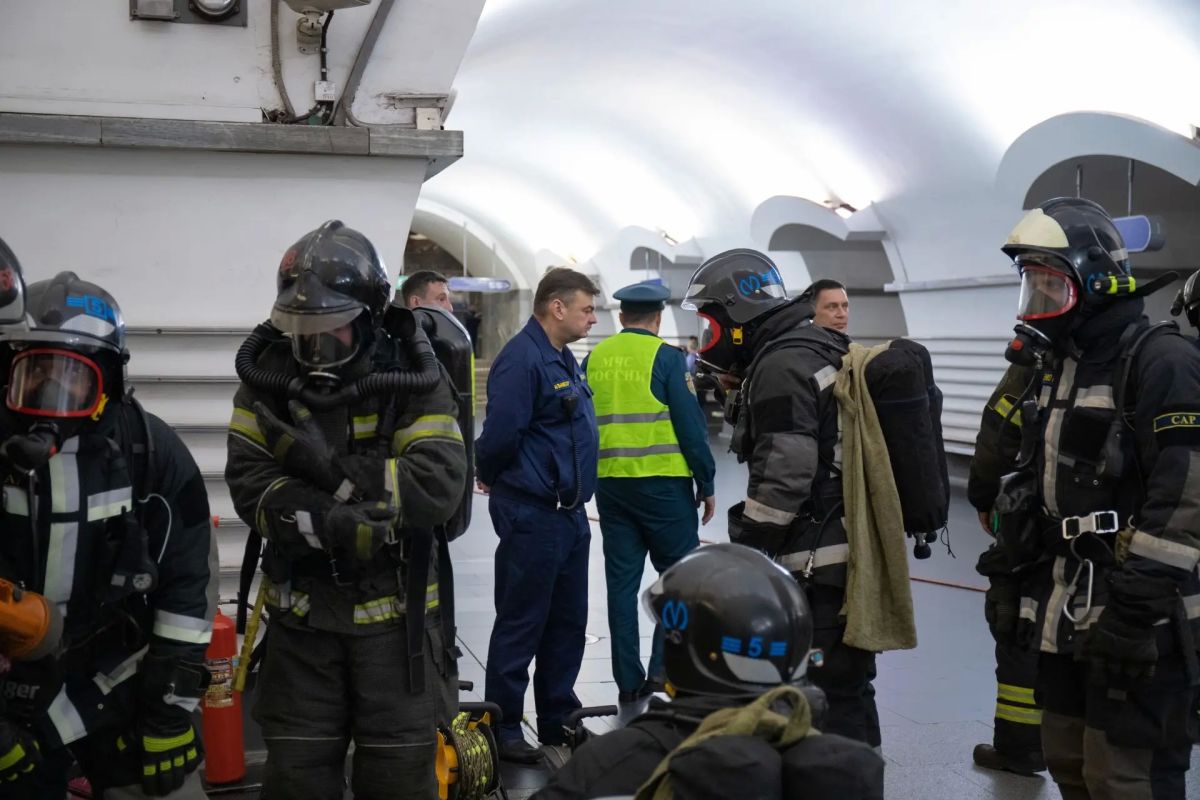 В ночь с 11 на 12 октября 2026 года в наклонном ходе пересадочного узла «Невский проспект» — «Гостиный двор» прошли плановые технико-тактические учения В ночь с 11 на 12 октября 2026 года в наклонном ходе пересадочного узла «Невский проспект» — «Гостиный двор» прошли плановые технико-тактические учения