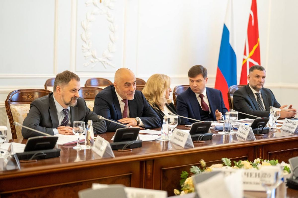 Губернатор Александр Беглов и Председатель Законодательного Собрания Александр Бельский обсудили концепцию благоустройства Парка Героев СВО в Калининском районе Губернатор Александр Беглов и Председатель Законодательного Собрания Александр Бельский обсудили концепцию благоустройства Парка Героев СВО в Калининском районе