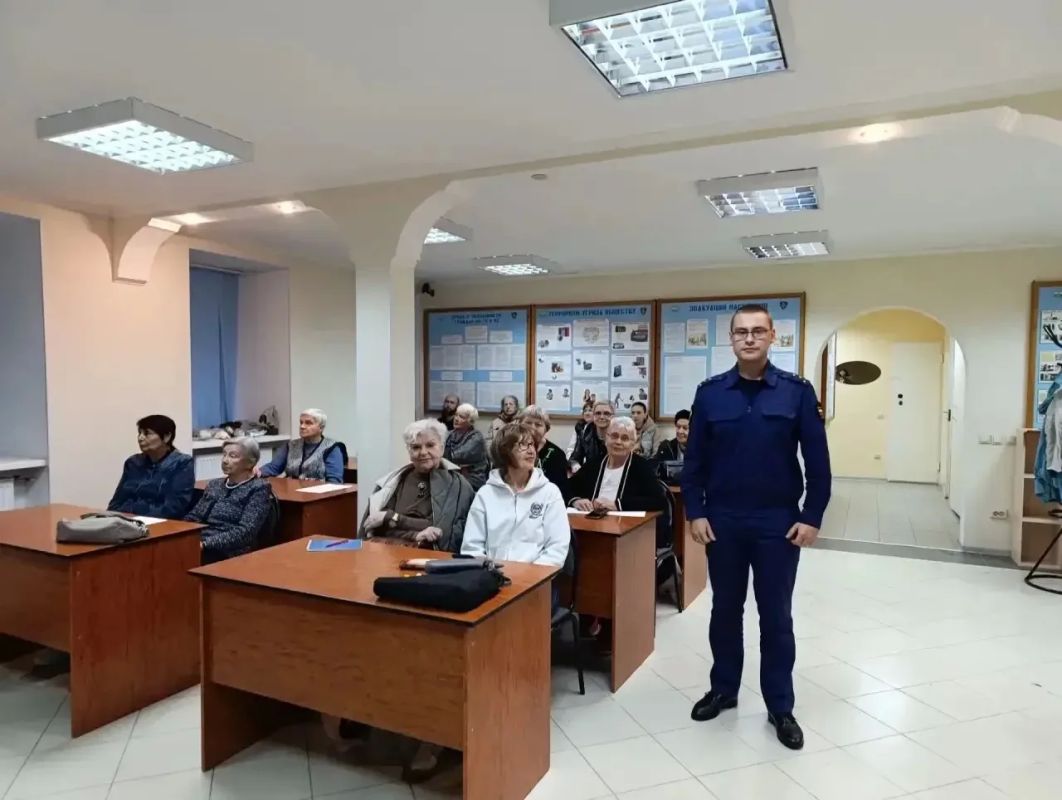 Прокуратура Адмиралтейского района г. Санкт-Петербурга в досуговом центре муниципального образования Адмиралтейский округ провела встречу с жителями «серебряного» возраста