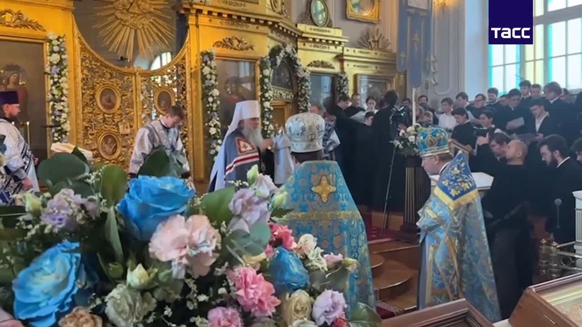Митрополит Варсонофий возглавил праздничную службу в храме святого апостола и евангелиста Иоанна Богослова в Санкт-Петербургской Духовной академии в праздник Покрова Пресвятой Богородицы, передает корреспондент ТАСС