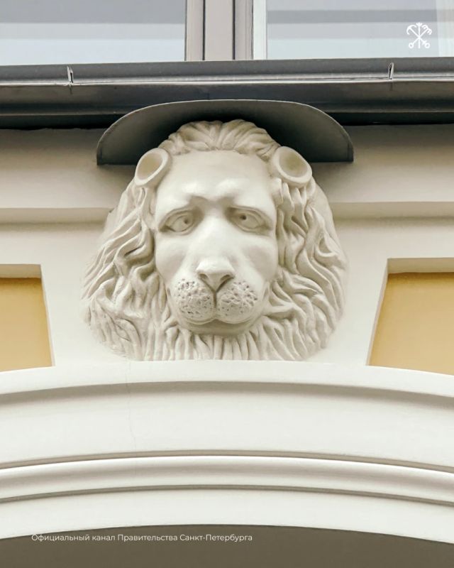 Завершается реставрация «Серебряных рядов» — с главного фасада сняты леса Завершается реставрация «Серебряных рядов» — с главного фасада сняты леса