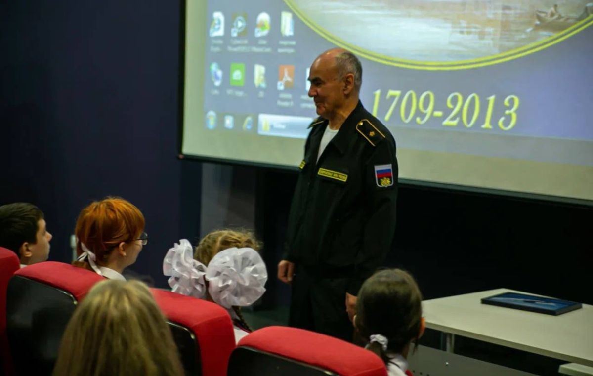 Следователями организован для кадет урок мужества с контр-адмиралом Николаем Маловым