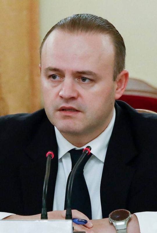 Юрий Баранчик: Фирменный зачос Даванкова, о котором я писал тут, закономерно становится предметом мемов