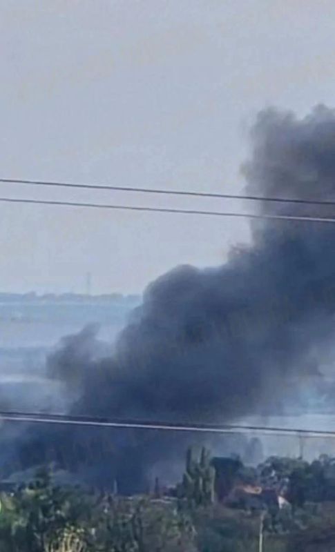 В Одесской области в Маяках дроны поразили ТЦ "Таврия" В Одесской области в Маяках дроны поразили ТЦ "Таврия"
