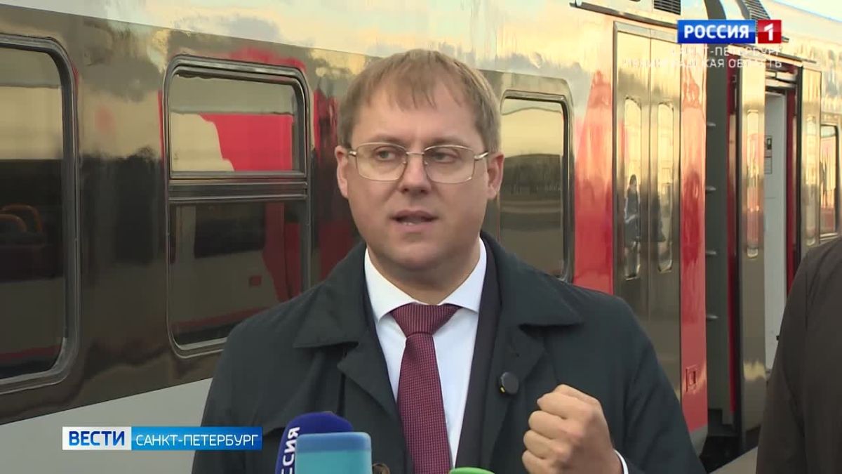 Уникальный дизель-поезд презентовали на Балтийском вокзале