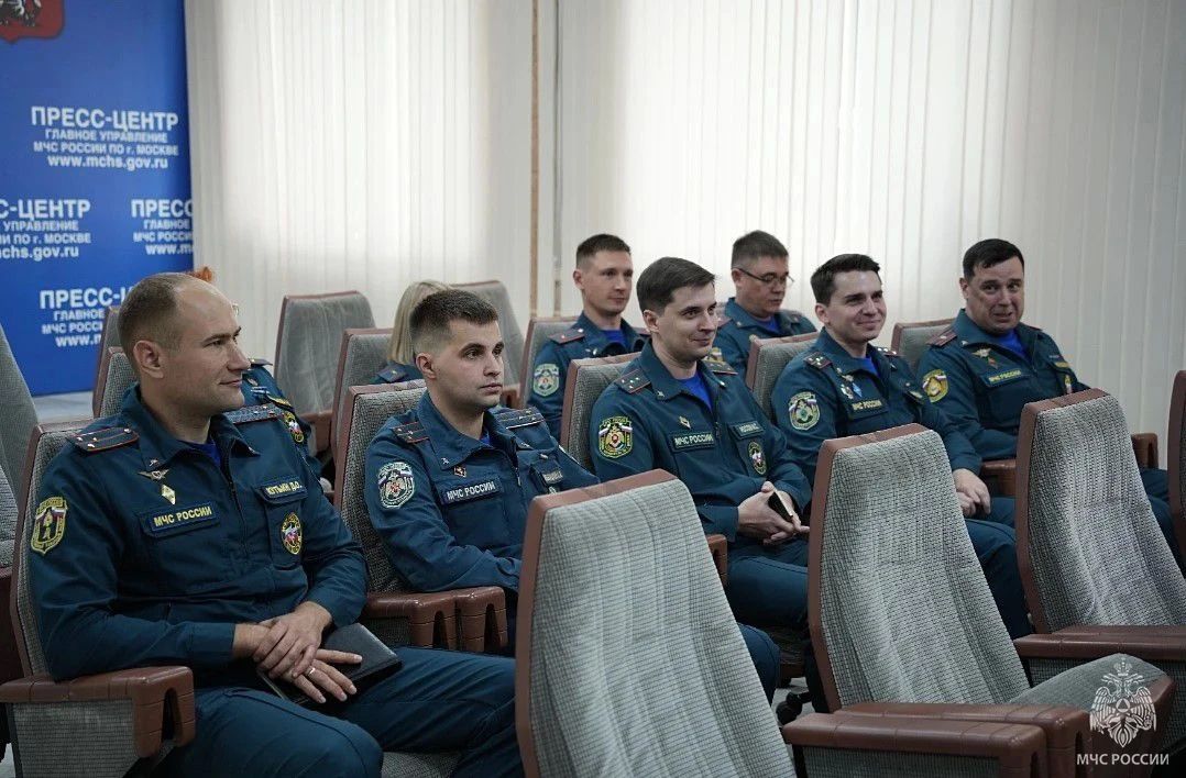 Держим кулачки за сотрудника #МЧС_Петербурга! Держим кулачки за сотрудника #МЧС_Петербурга!