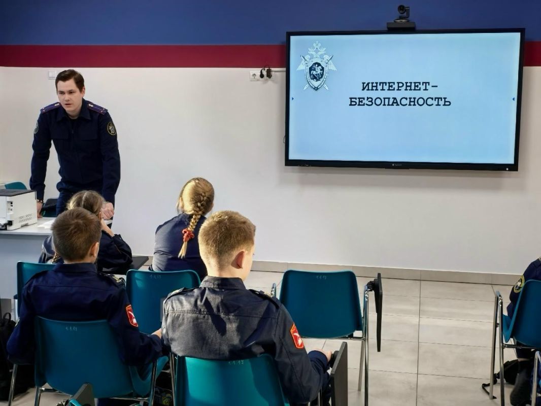 Сотрудник СУ СК России по Ленинградской области провел занятие по интернет-безопасности для кадетов Сотрудник СУ СК России по Ленинградской области провел занятие по интернет-безопасности для кадетов