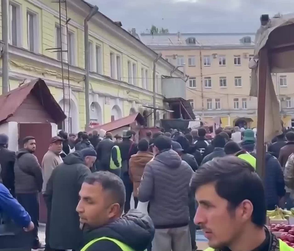 Сотни силовиков нагрянули на пятничный намаз в Петербурге, устроив масштабный миграционный рейд