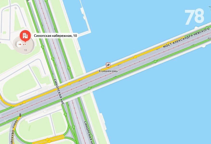 Авария произошла перед мостом Александра Невского Авария произошла перед мостом Александра Невского